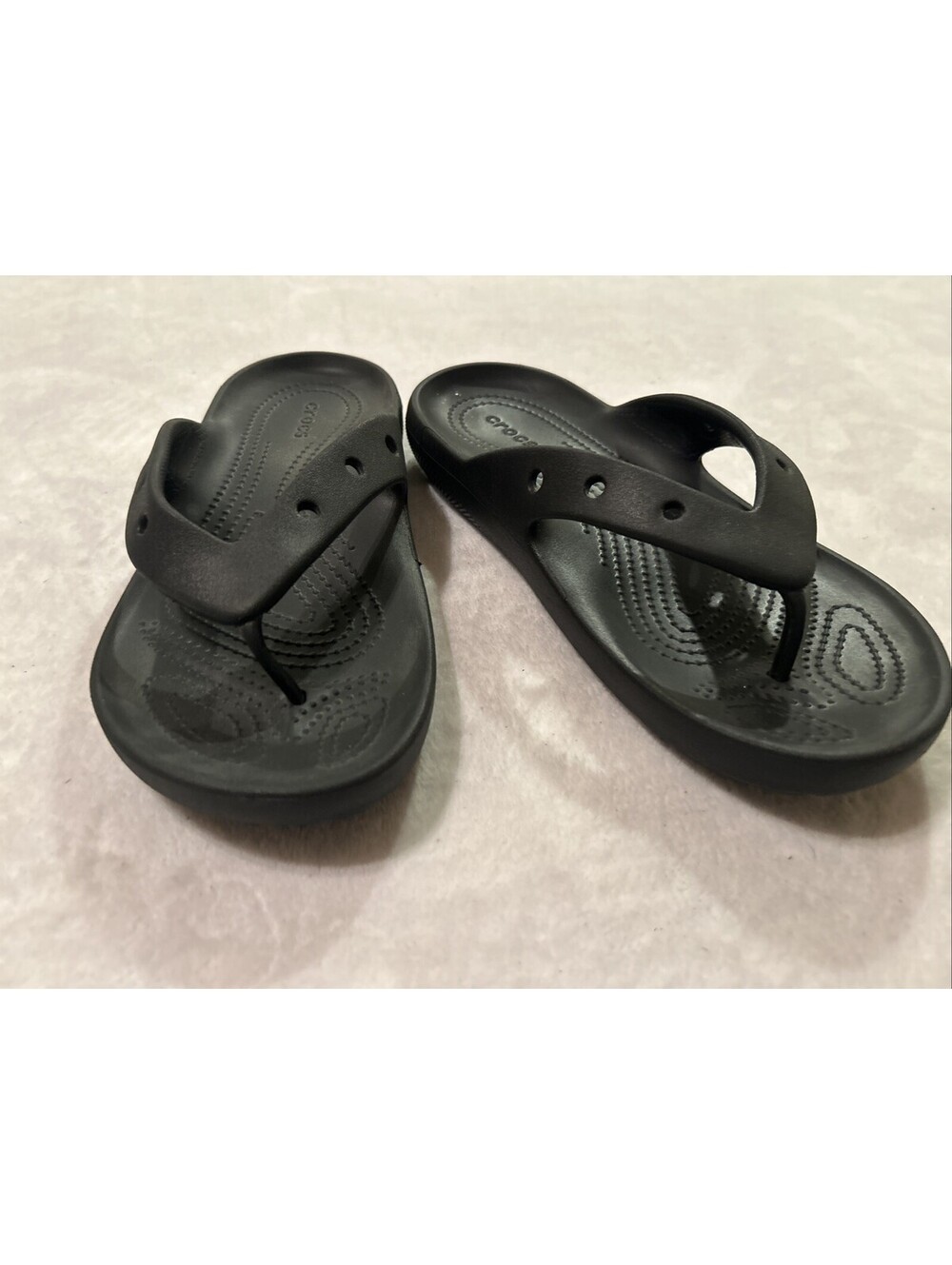 Crocs Black Flip Flops Thong Sandals Men’s Size 6 Women’s Size 8 Comfort Casual
